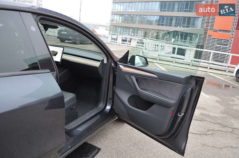 Позашляховик / Кросовер Tesla Model Y 2024 в Дніпрі фото 16 Позашляховик / Кросовер Tesla Model Y 2024 в Дніпрі