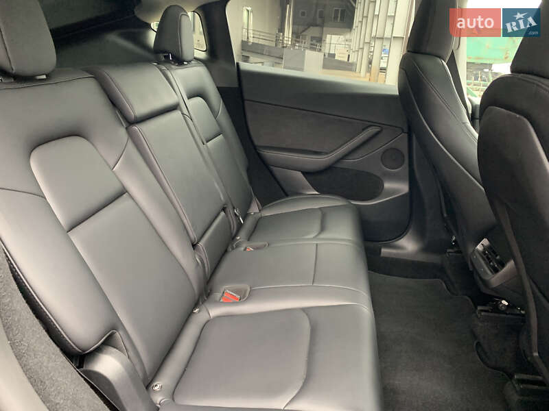 Внедорожник / Кроссовер Tesla Model Y 2024 в Киеве