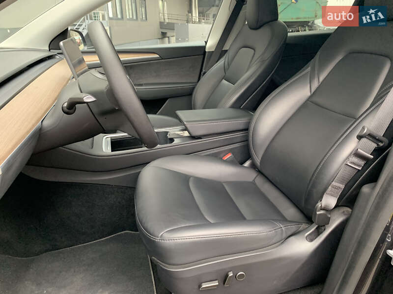 Внедорожник / Кроссовер Tesla Model Y 2024 в Киеве