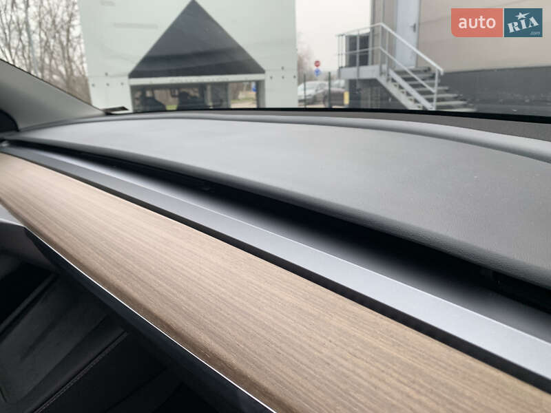 Внедорожник / Кроссовер Tesla Model Y 2024 в Киеве