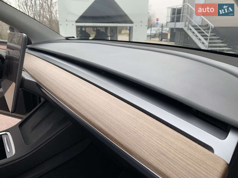 Внедорожник / Кроссовер Tesla Model Y 2024 в Киеве