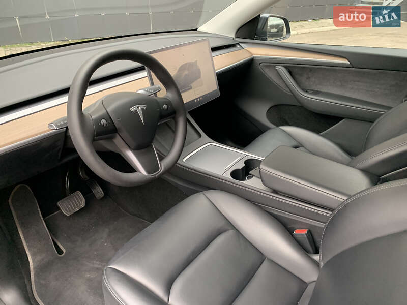 Внедорожник / Кроссовер Tesla Model Y 2024 в Киеве