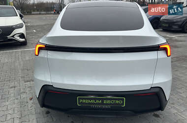 Позашляховик / Кросовер Tesla Model Y 2025 в Києві
