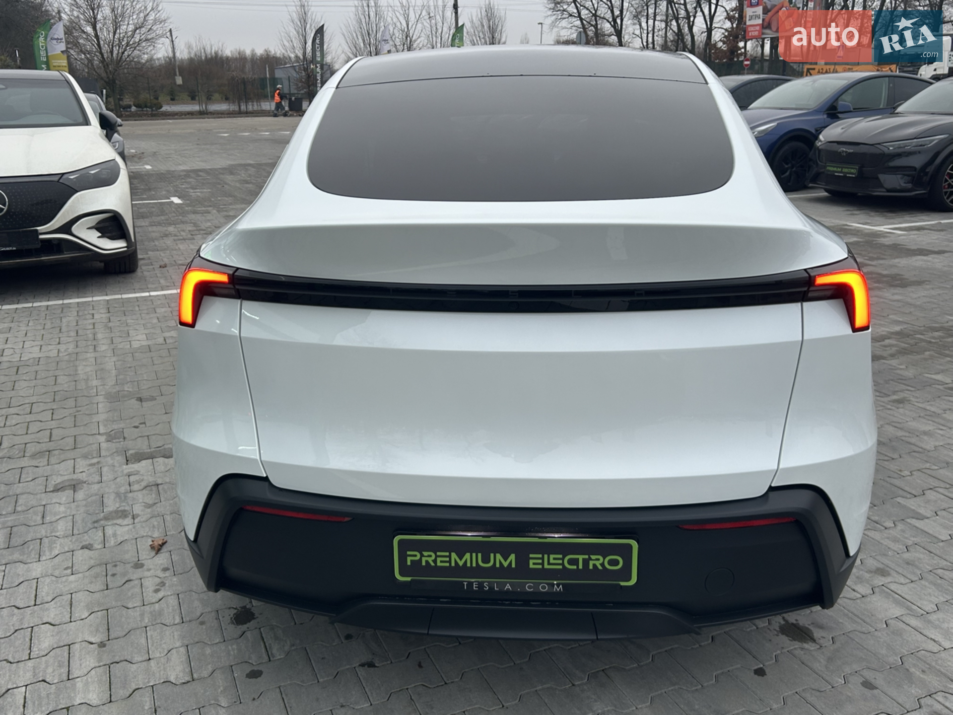 2025 Tesla Model Y - мініатюра 5