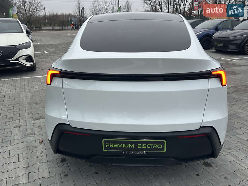 Внедорожник / Кроссовер Tesla Model Y 2025 в Киеве