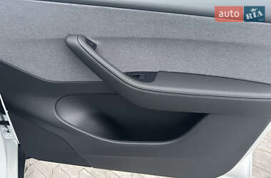 Позашляховик / Кросовер Tesla Model Y 2025 в Києві