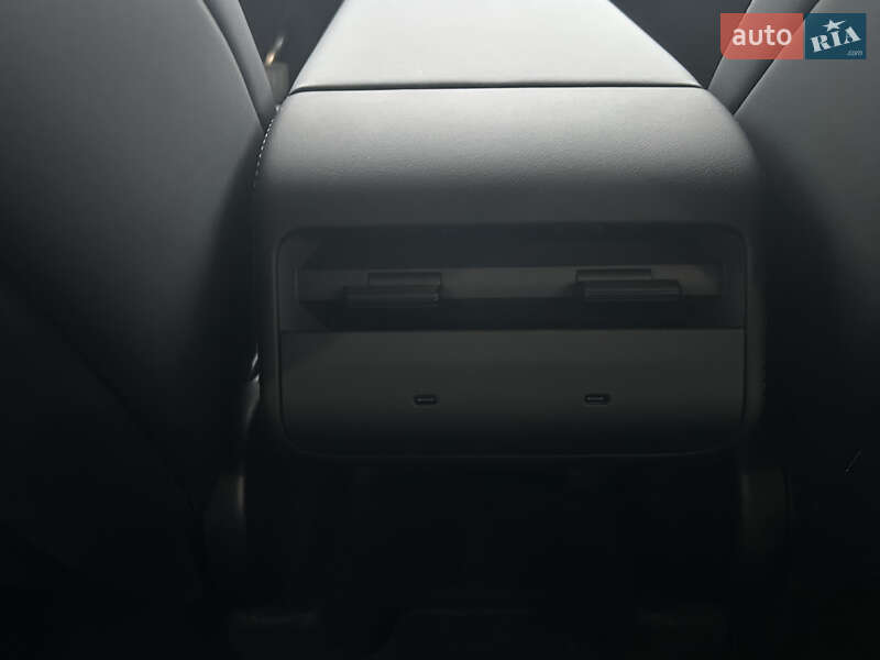 Внедорожник / Кроссовер Tesla Model Y 2025 в Киеве