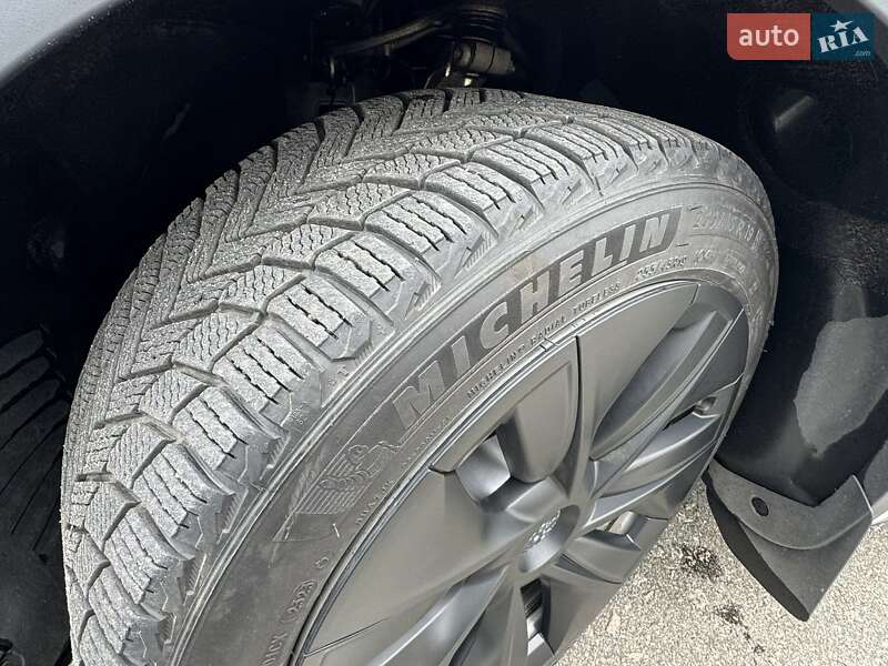 Внедорожник / Кроссовер Tesla Model Y 2022 в Киеве