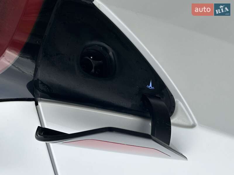 Внедорожник / Кроссовер Tesla Model Y 2023 в Львове