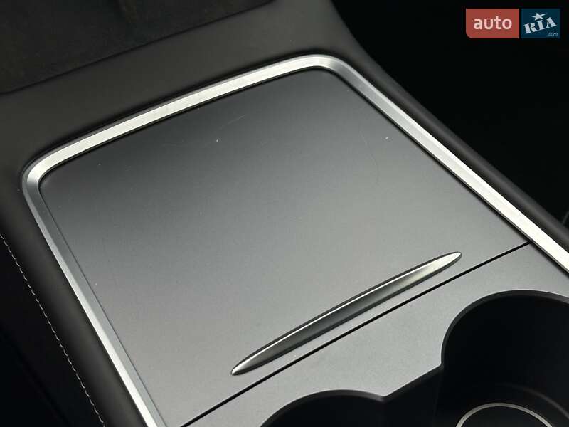 Внедорожник / Кроссовер Tesla Model Y 2023 в Львове