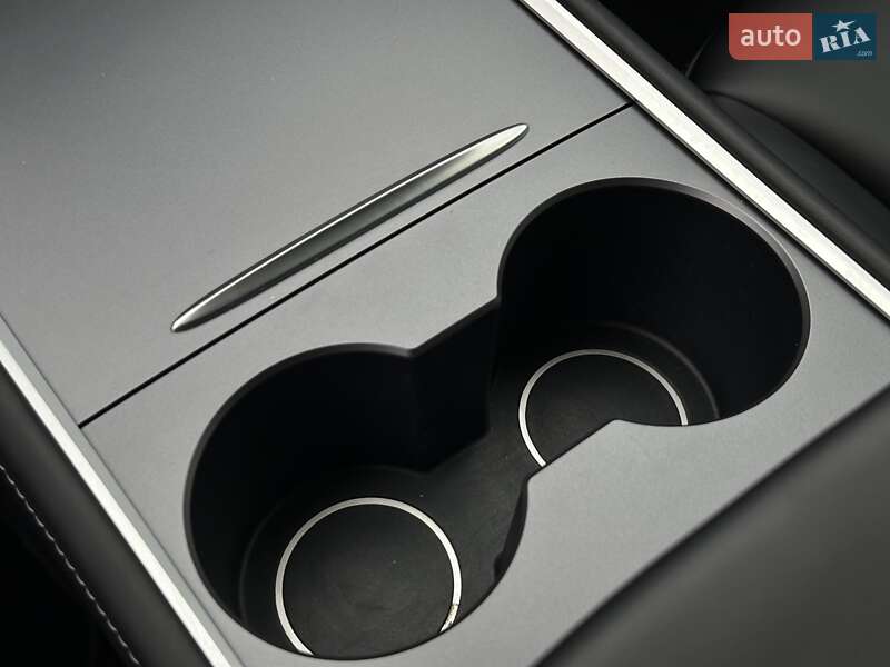 Внедорожник / Кроссовер Tesla Model Y 2023 в Львове