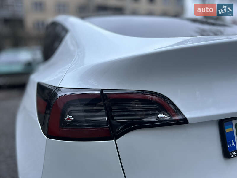 Внедорожник / Кроссовер Tesla Model Y 2024 в Львове