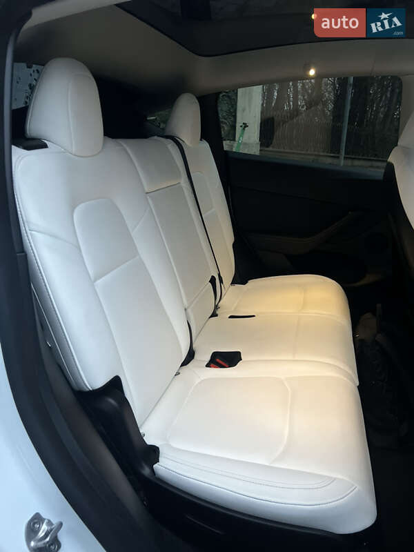 Внедорожник / Кроссовер Tesla Model Y 2024 в Львове