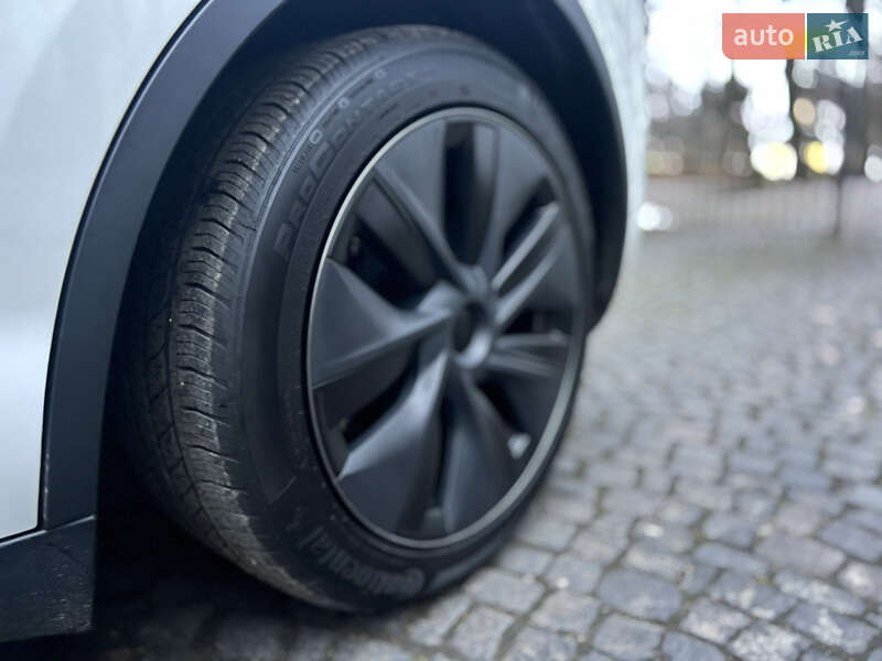 Внедорожник / Кроссовер Tesla Model Y 2024 в Львове