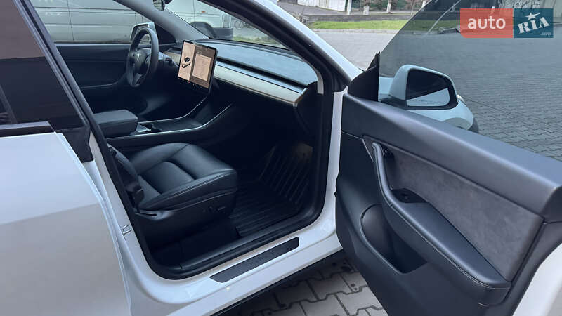 Внедорожник / Кроссовер Tesla Model Y 2020 в Луцке