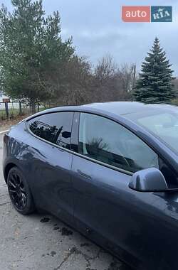 Внедорожник / Кроссовер Tesla Model Y 2021 в Ровно