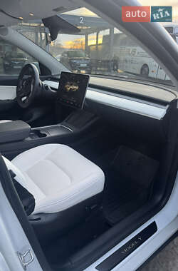 Позашляховик / Кросовер Tesla Model Y 2022 в Тячеві