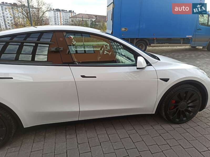 Позашляховик / Кросовер Tesla Model Y 2022 в Івано-Франківську