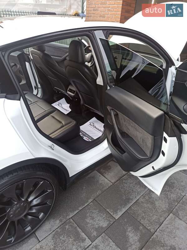 Позашляховик / Кросовер Tesla Model Y 2022 в Івано-Франківську