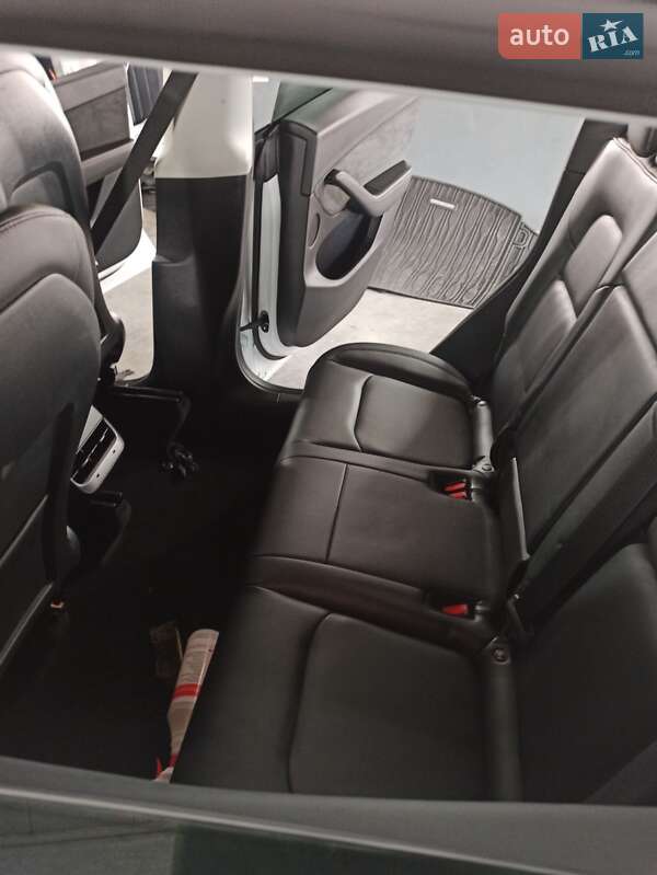 Позашляховик / Кросовер Tesla Model Y 2022 в Івано-Франківську