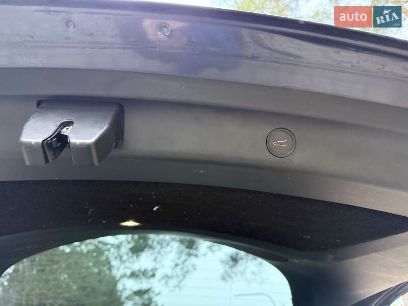 Внедорожник / Кроссовер Tesla Model Y 2023 в Львове