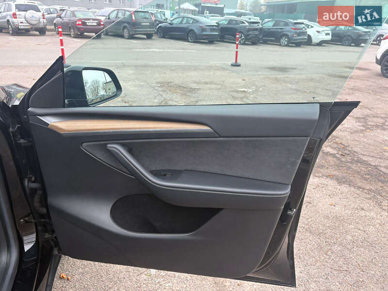 Внедорожник / Кроссовер Tesla Model Y 2023 в Ровно