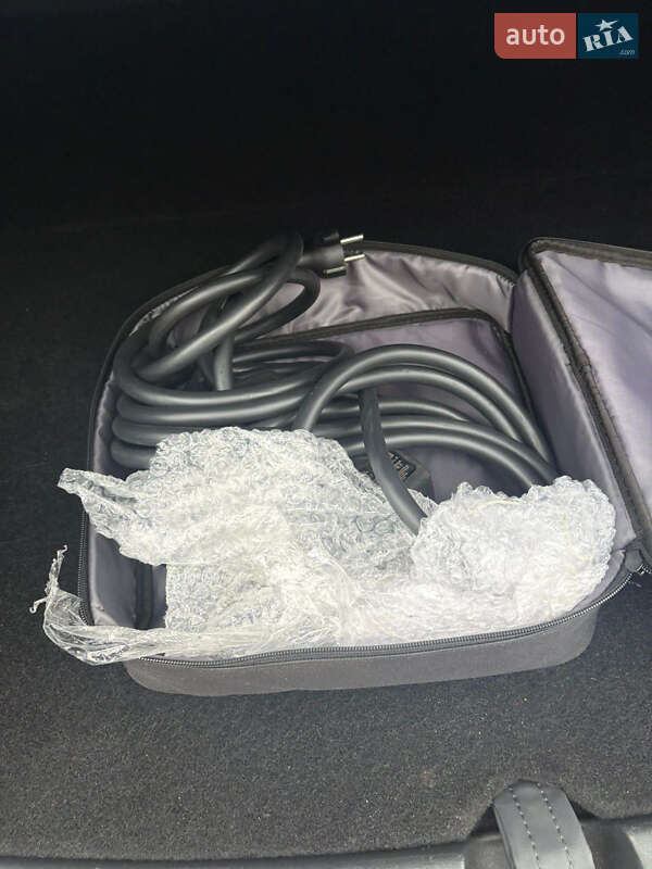 Внедорожник / Кроссовер Tesla Model Y 2023 в Ровно