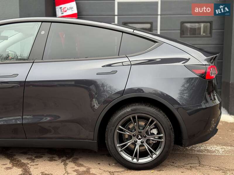 Внедорожник / Кроссовер Tesla Model Y 2024 в Киеве