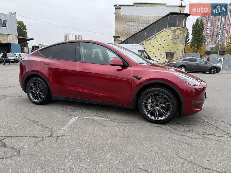 Внедорожник / Кроссовер Tesla Model Y 2024 в Киеве