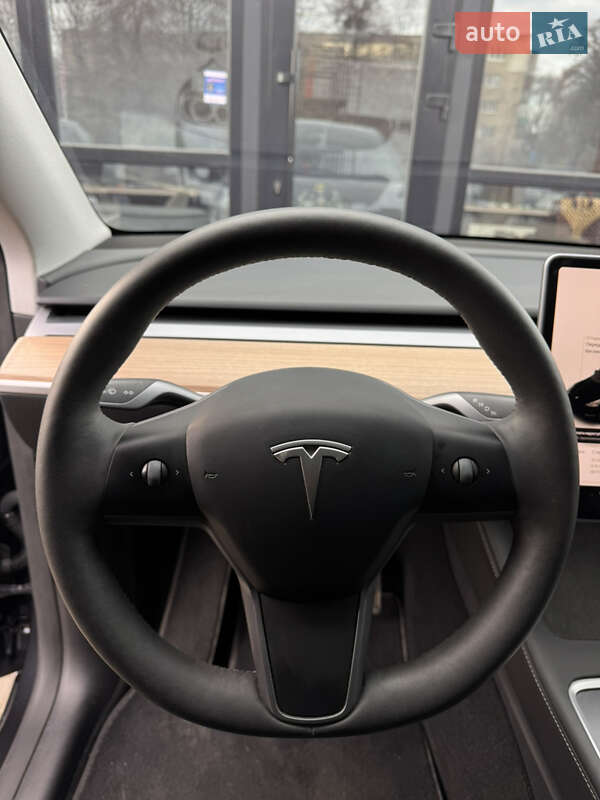 Внедорожник / Кроссовер Tesla Model Y 2024 в Львове