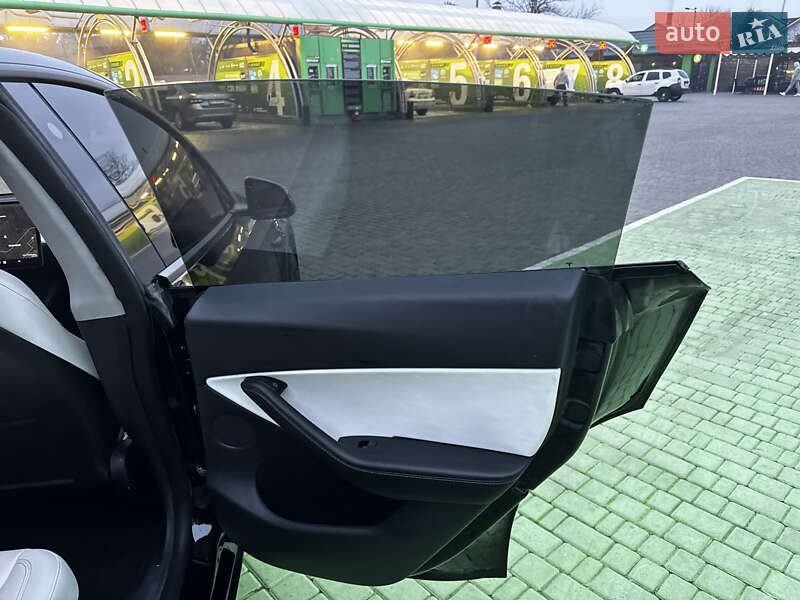 Внедорожник / Кроссовер Tesla Model Y 2022 в Киеве