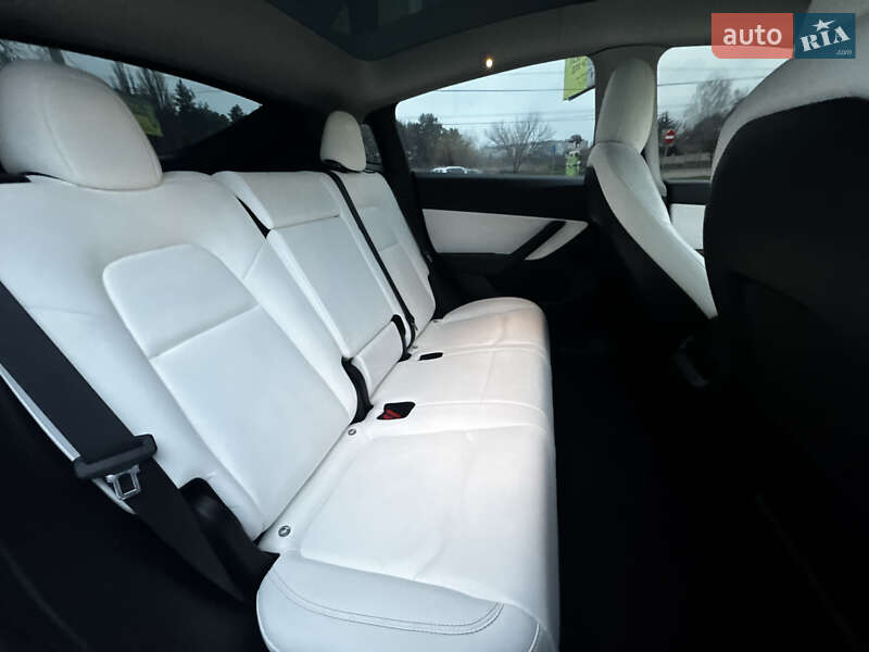 Внедорожник / Кроссовер Tesla Model Y 2022 в Киеве