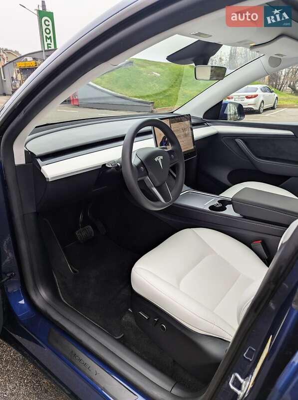 Внедорожник / Кроссовер Tesla Model Y 2025 в Киеве