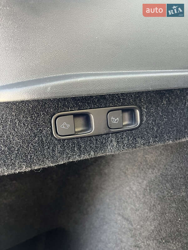 Внедорожник / Кроссовер Tesla Model Y 2023 в Хмельнике фото 15 Внедорожник / Кроссовер Tesla Model Y 2023 в Хмельнике