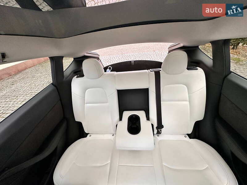 Внедорожник / Кроссовер Tesla Model Y 2023 в Киеве