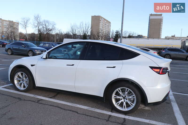 Внедорожник / Кроссовер Tesla Model Y 2020 в Киеве
