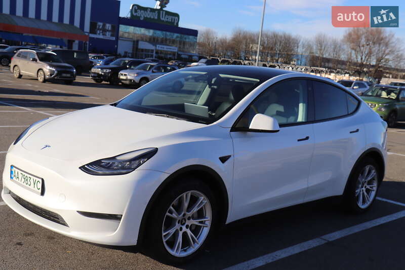 Внедорожник / Кроссовер Tesla Model Y 2020 в Киеве