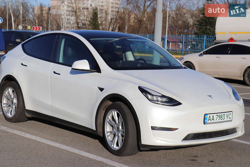 Внедорожник / Кроссовер Tesla Model Y 2020 в Киеве
