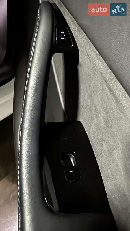 Внедорожник / Кроссовер Tesla Model Y 2020 в Киеве