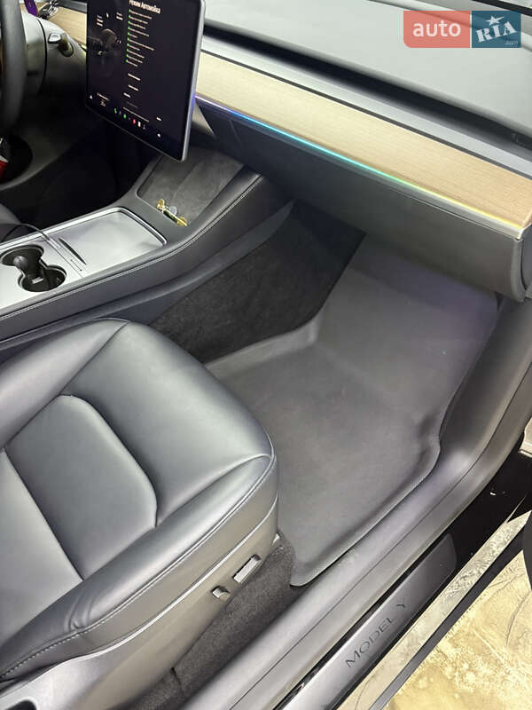 Внедорожник / Кроссовер Tesla Model Y 2024 в Днепре