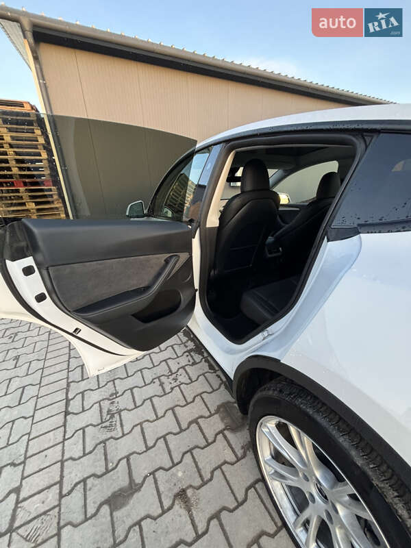 Внедорожник / Кроссовер Tesla Model Y 2023 в Тернополе