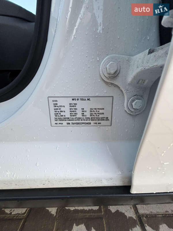 Внедорожник / Кроссовер Tesla Model Y 2023 в Тернополе