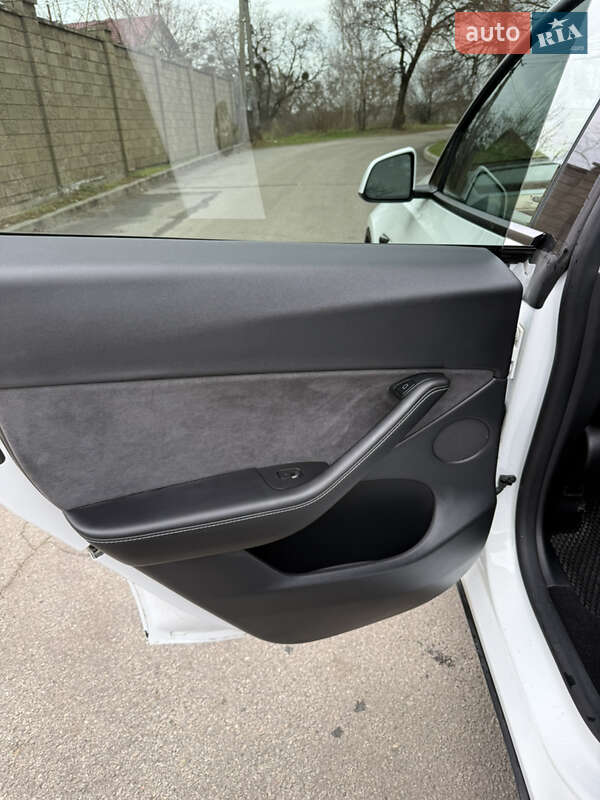 Внедорожник / Кроссовер Tesla Model Y 2021 в Харькове