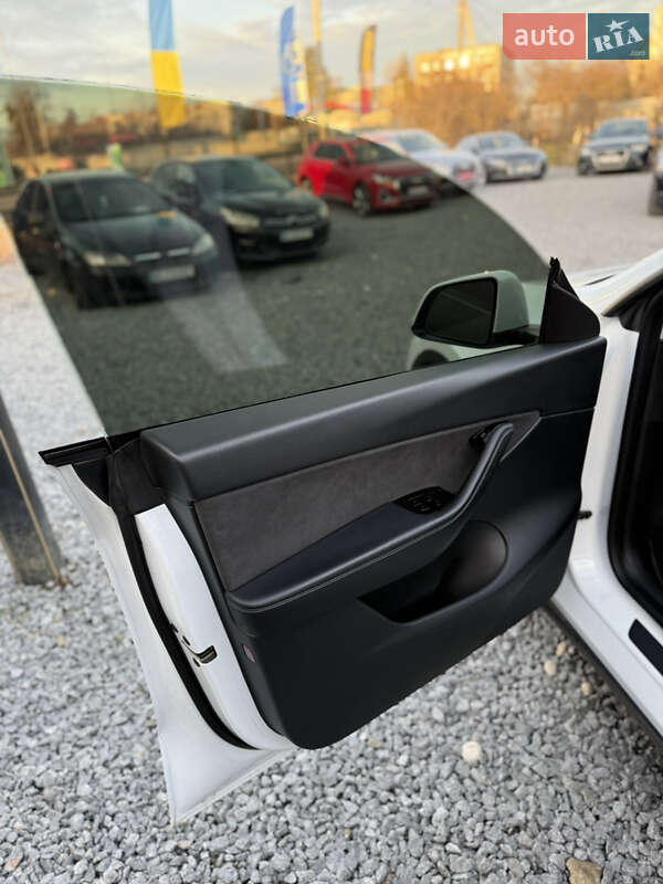 Внедорожник / Кроссовер Tesla Model Y 2020 в Стрые