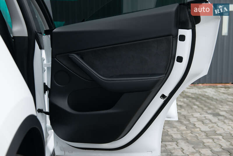 Внедорожник / Кроссовер Tesla Model Y 2021 в Мукачево