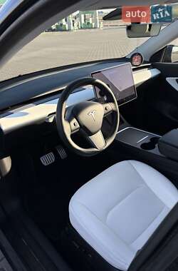 Внедорожник / Кроссовер Tesla Model Y 2021 в Ровно