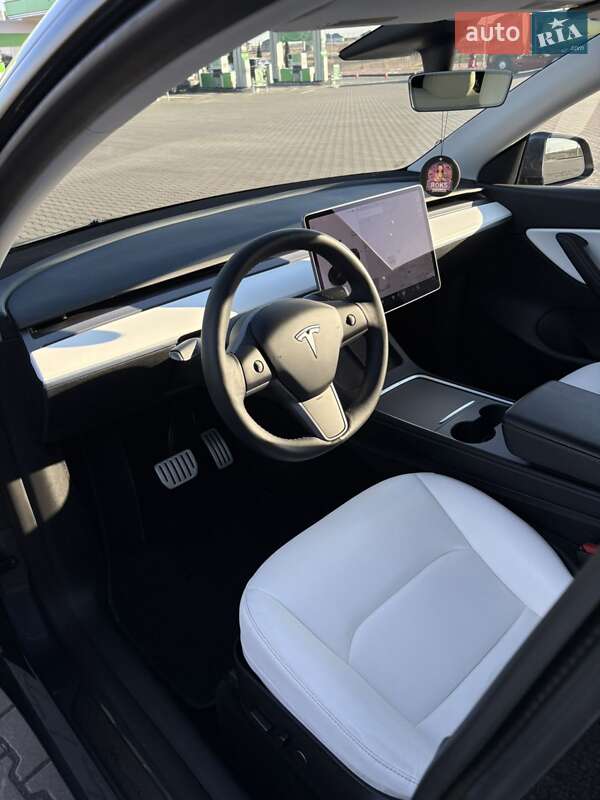 Внедорожник / Кроссовер Tesla Model Y 2021 в Ровно