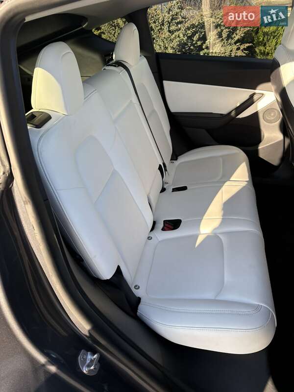 Внедорожник / Кроссовер Tesla Model Y 2021 в Ровно