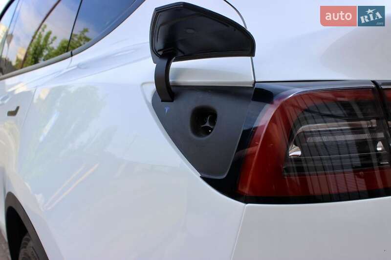 Внедорожник / Кроссовер Tesla Model Y 2021 в Киеве