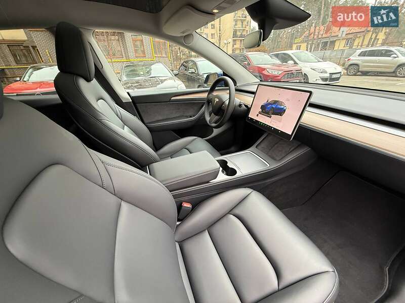 Внедорожник / Кроссовер Tesla Model Y 2024 в Киеве
